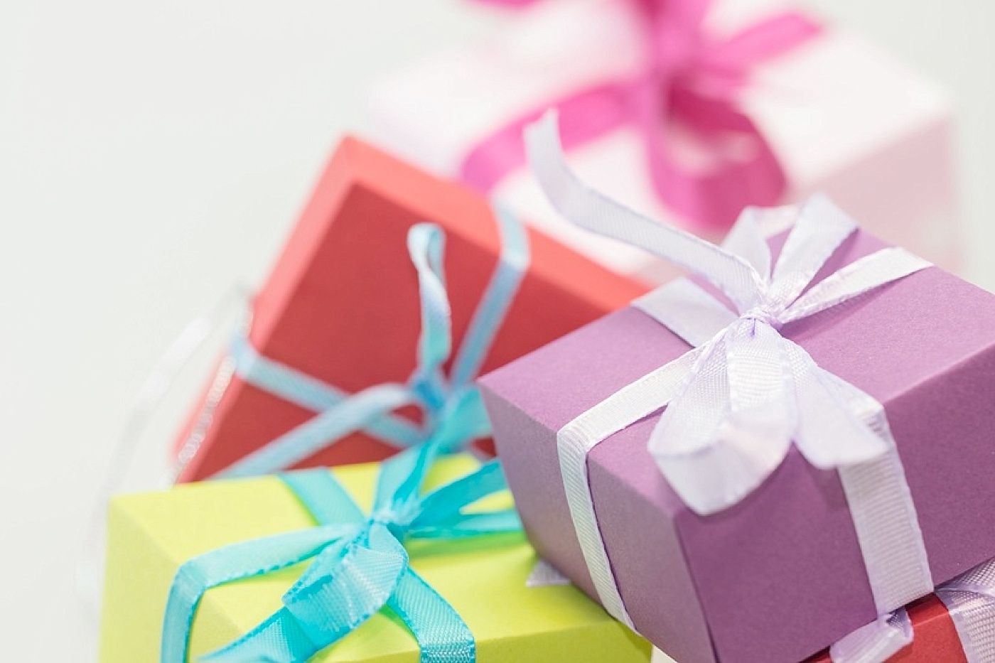 3 Ways to Give Back with your Business this Holiday Season | via the Rising Tide Society