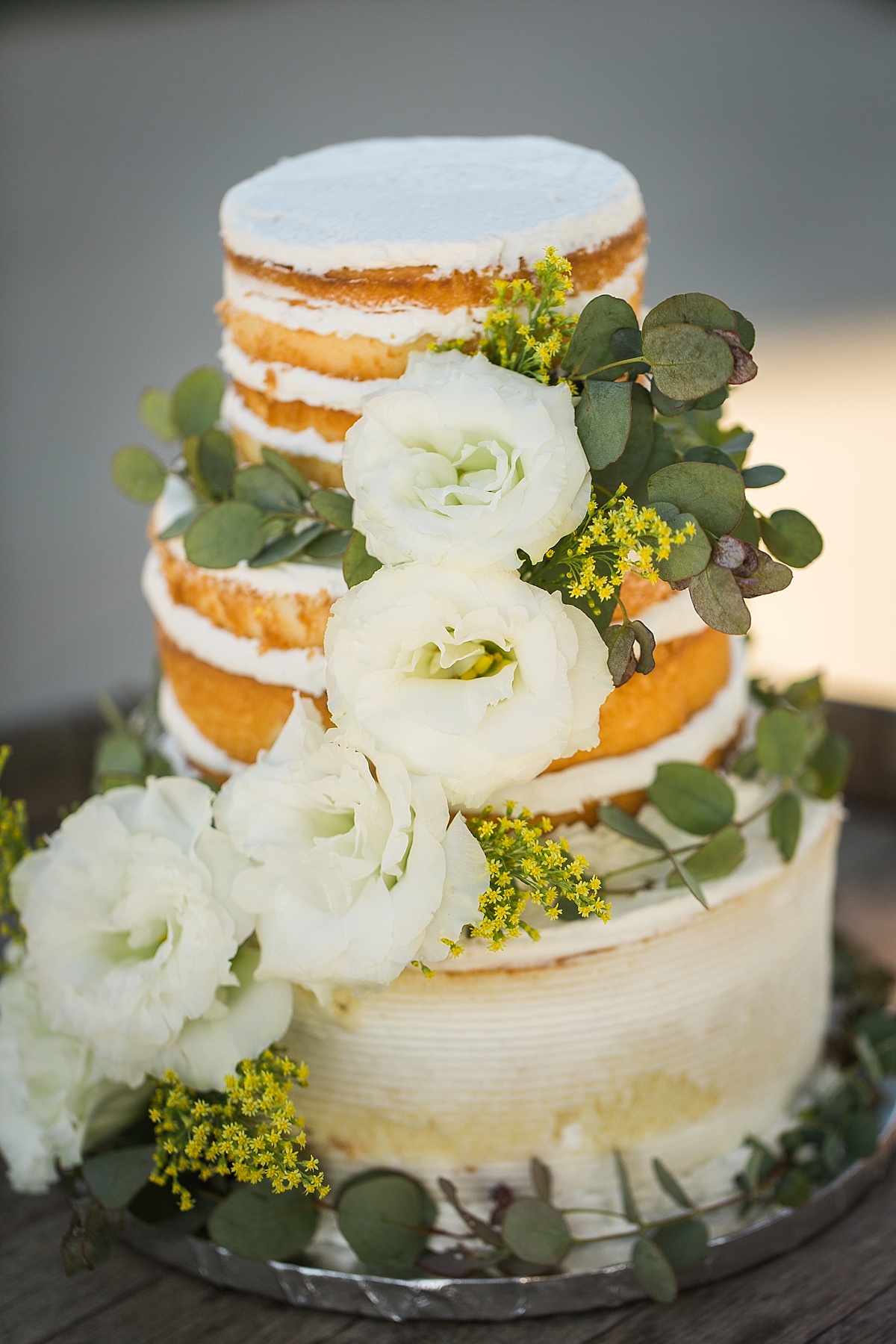 Naked Cake with white flowers