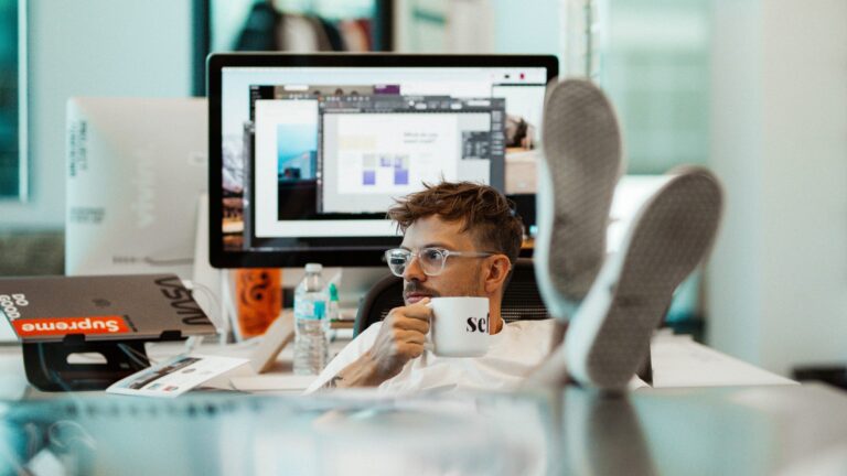HoneyBook Blog: Web/Graphic Designers' Secret Weapon for Growing Their Business - Photo by Jj Mendez