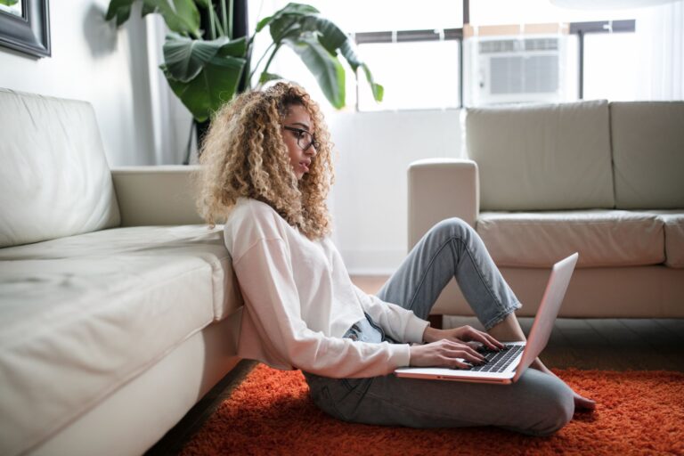 women working from home on her computer