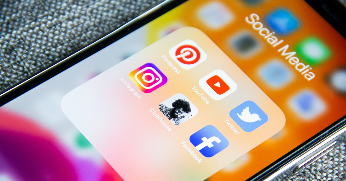 Social media platforms for live streaming on phone