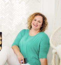 Nicole Saunders