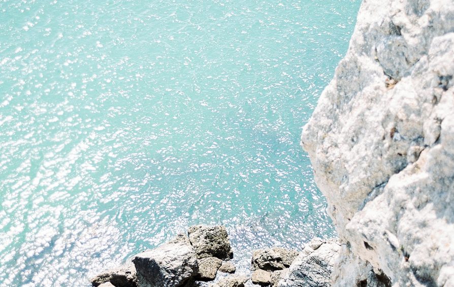 How to Rise Above Discouragement | via the Rising Tide Society