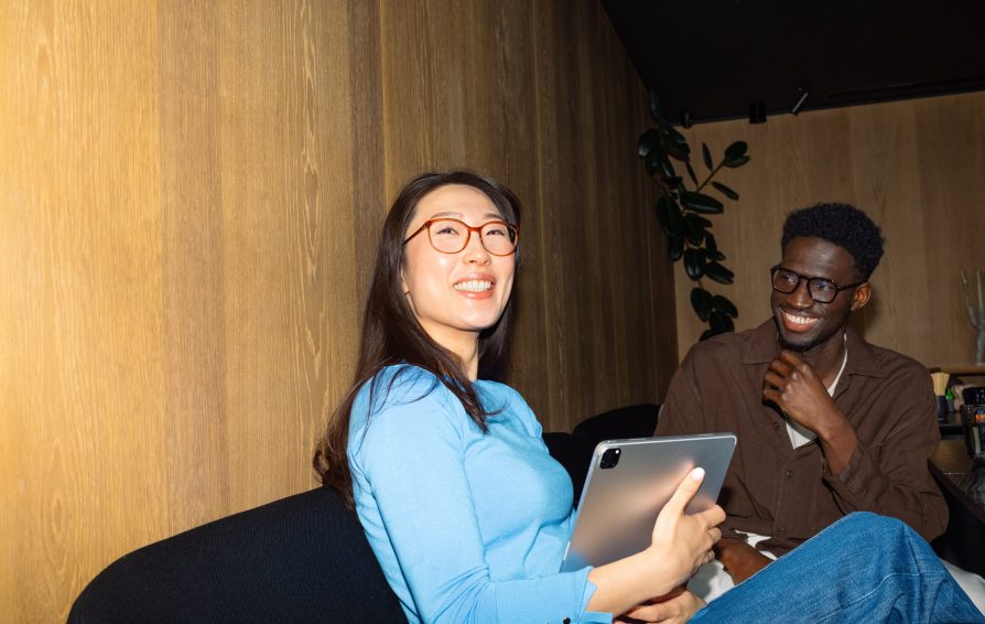 Stocksy_txpb6dedb86Ty6400_OriginalDelivery_6226260