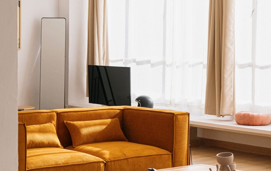 Stocksy_txpd040211cyI8400_Large_5688832