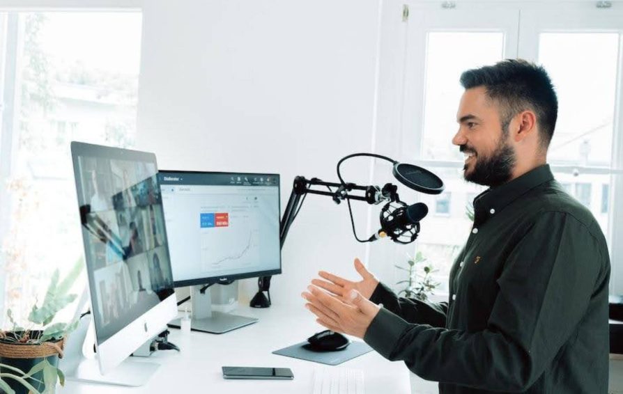 Man creating a digital course