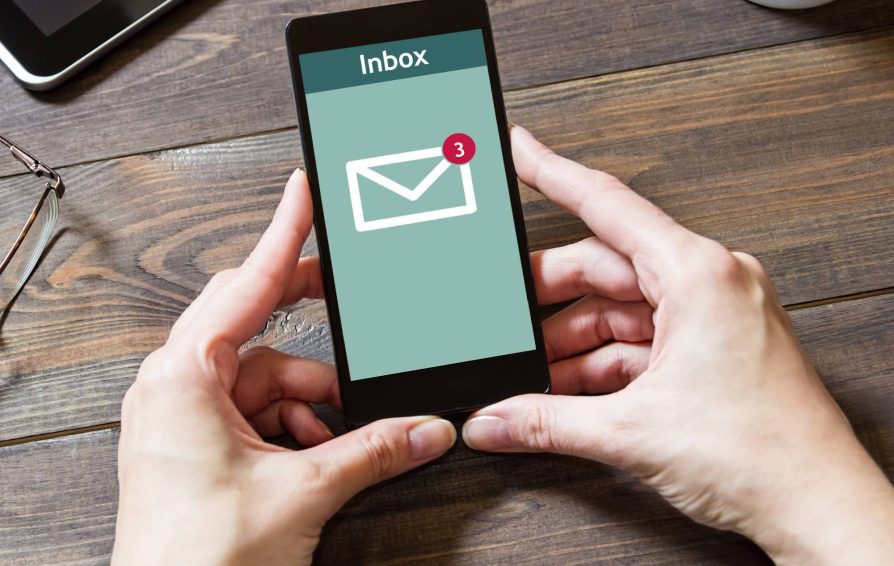 Notification of a new introduction email on a cell phone