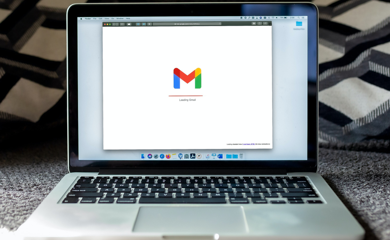 Gmail loading screen before formatting an email signature